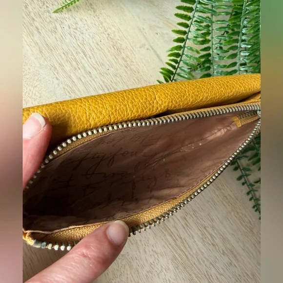 Fossil Fifty-four New Yellow Leather Wallet Clutch - Picture 6 of 6